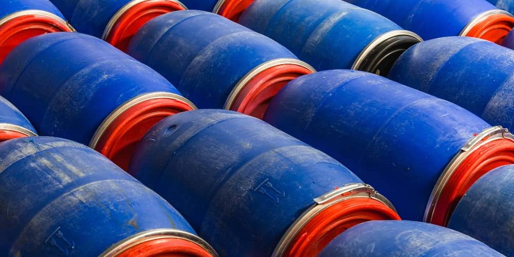 barriles metalicos azules