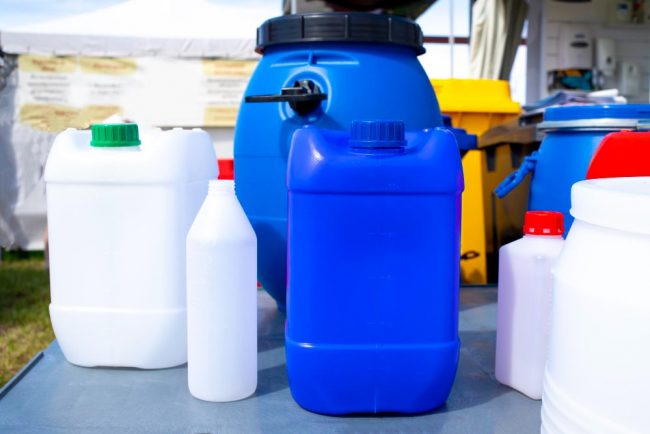 bidones varios de plastico